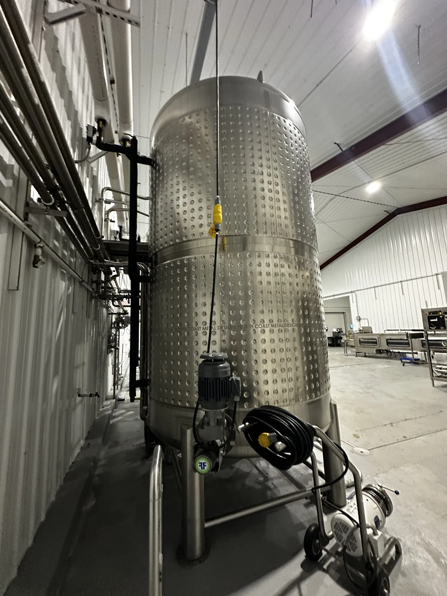 2500 Gallon Tank – 2 of 3
