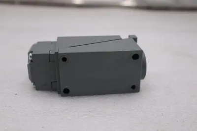 NEW OPEN BOX AB ALLEN BRADLEY 802T-ALP LIMIT SWITCH SER.J 802TALP STK K2111CC