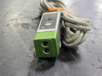 USED OMRON E3S-VS1-E1