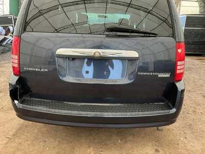 USED 2009 CHRYSLER TOWN AND COUNTRY