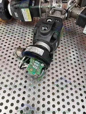 USED 5 ITT ADVANTAGE 5 WAY STAINLESS STEEL DIAPHRAGM VALVES W/ VALVE POSITIONER