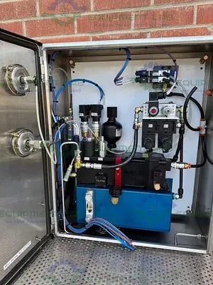 USED INTERFACE DEVICES H030/30 INTENSIFIER PUMP W/ 20"X 9" X 24" ENCLOSURE