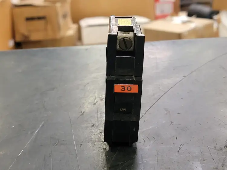 Used FEDERAL PACIFIC NA130 Switchgears British Columbia CA | Lenmark #241235