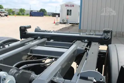 New | in-Stock 2025 MACK MD6 Hooklifts & Roll-Offs Texas US | Roll Off Truck World #1491879
