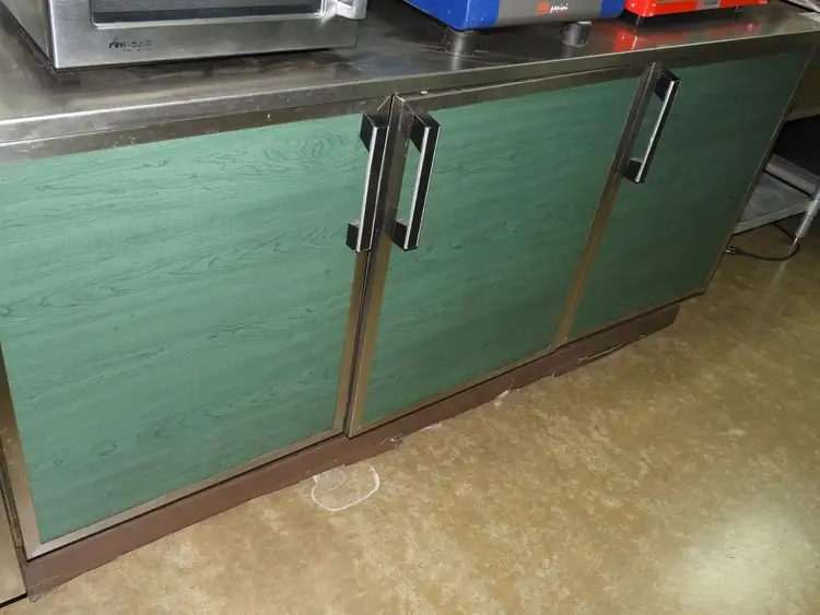 Used Falcon Restaurant Supply Used 3 Door Green Storage Cabinet Cabinets Illinois US | Falcon Restaurant Supply #1376500