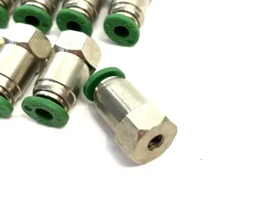 USED CLIPPARD QUICK-PUSH FITTING 4MM OD TUBE M5 FEMALE THREAD