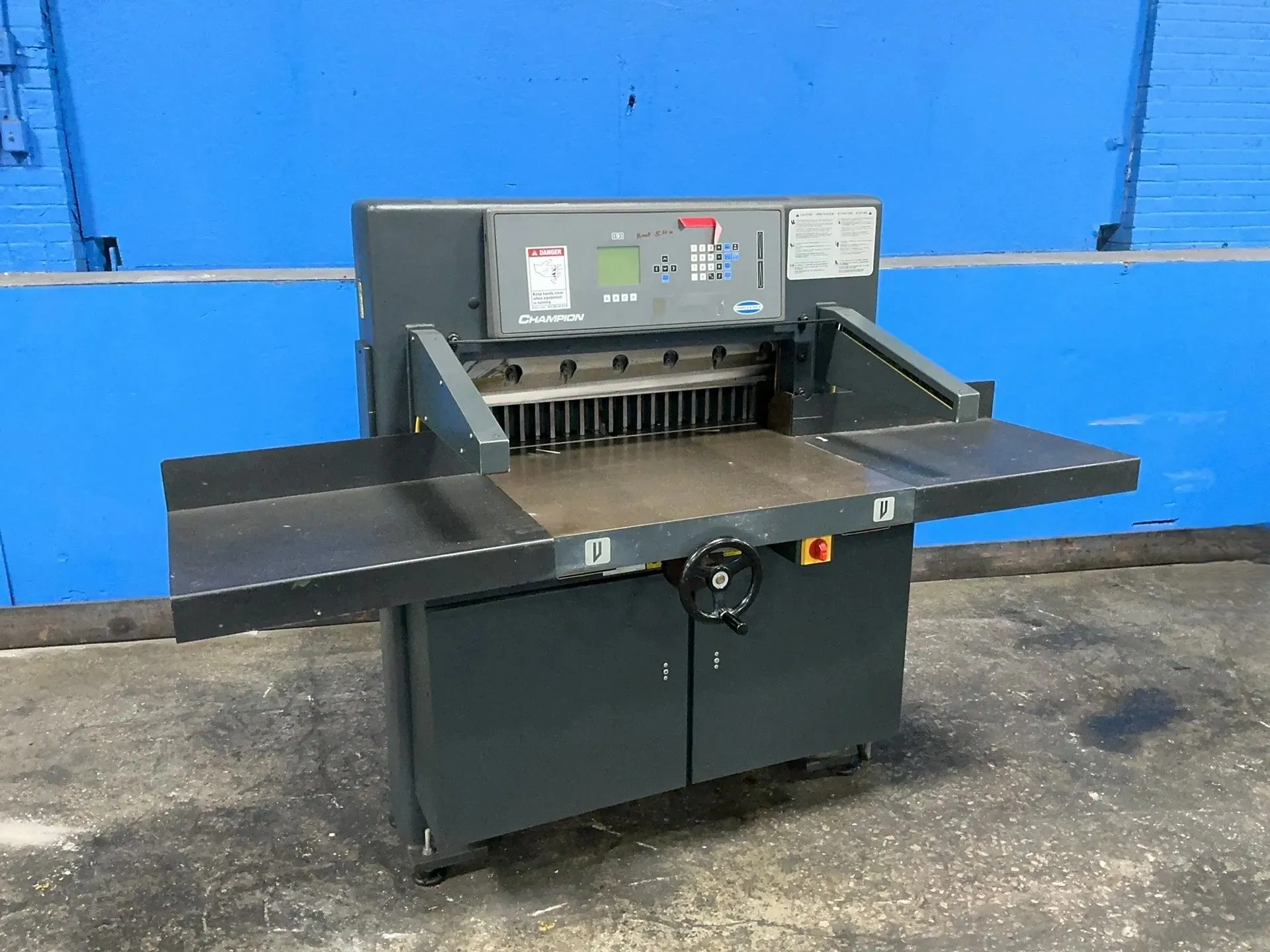 Used CHALLENGE MACHINERY COMPANY 305 X Paper Cutters Ohio US | HGR 24 #1272619