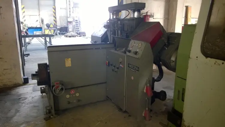 Used 2005 METORA VMB 305 DS Horizontal Band Saws CZ | Amaron s.r.o. #1061722