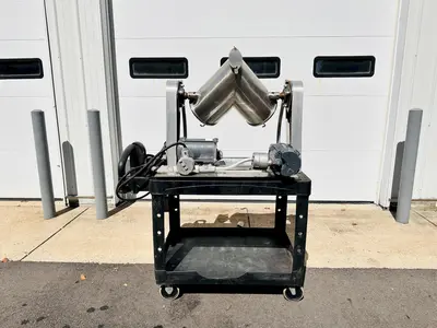 USED PATTERSON-KELLEY 16 QUART TABLEP-TOP LAB V-BLENDER