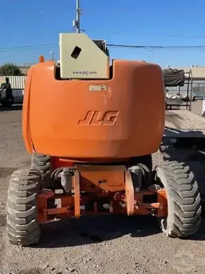 USED 2011 JLG 450AJ