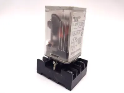 USED ALLEN-BRADLEY DIN RAIL MOUNT RELAY AND BASE