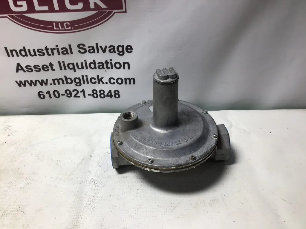 Maxitrol 325 7 L Series Gas  Line Pressure Regulator 1-1/4 Inch