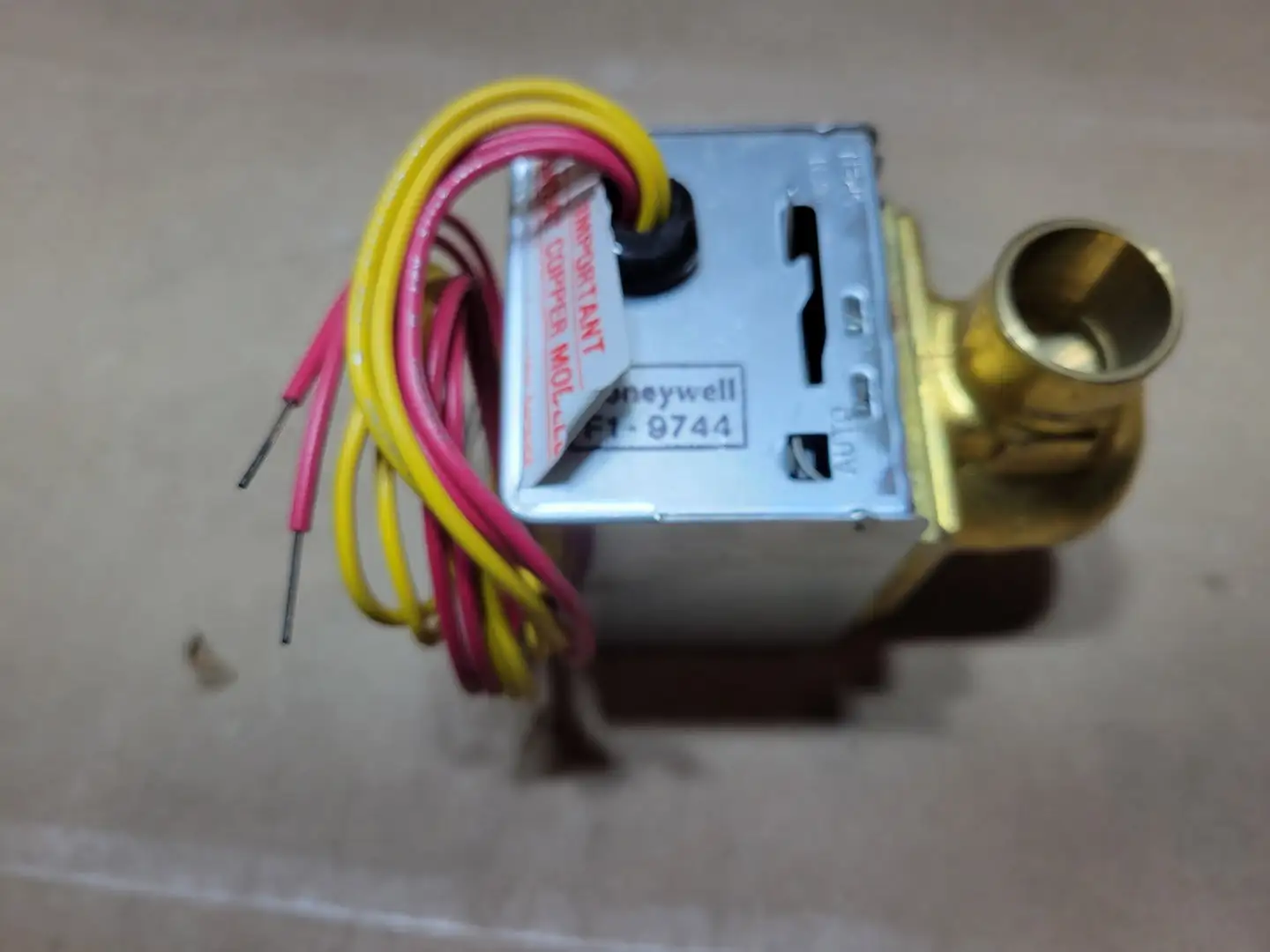 New | in-Stock HONEYWELL V8043G 1018 Valves/Fittings British Columbia CA | Lenmark #1743779