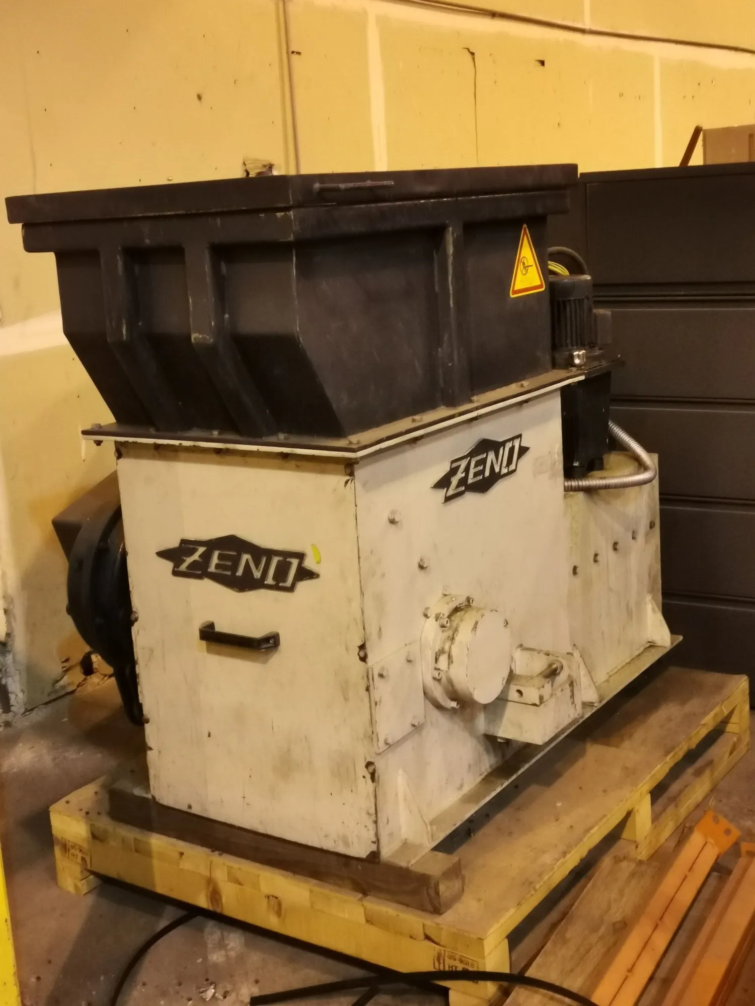 USED 2005 ZENO ZTLP600x1000