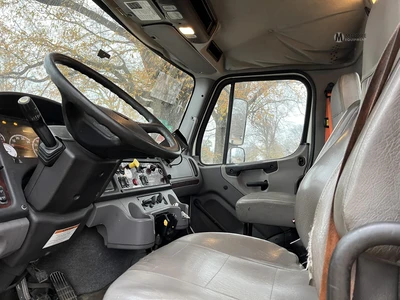 Used 2015 FREIGHTLINER BUSINESS CLASS M2 106 Reefer Trucks Tennessee US | Moore Equipment #1516697