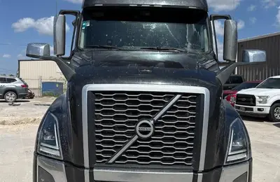 USED 2024 VOLVO VNL64T860