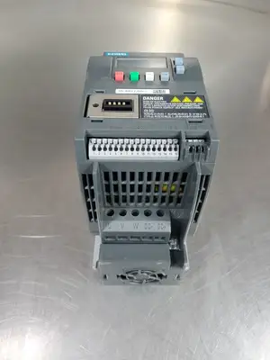 USED Siemens 6SL3210-5BE22-2UV0 SINAMICS V20 Inverter Drive, 3HP