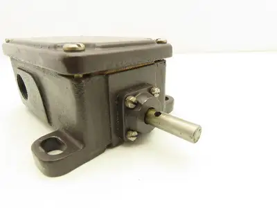 Schmersal MSP 452-11/11Y Rotating Spindle Limit Switch 250V 6A 3/8" Shaft