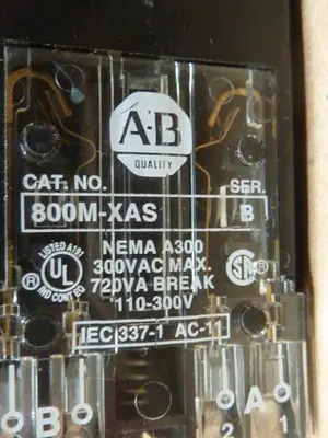 USED ALLEN BRADLEY 800MR-QAL24S GREEN