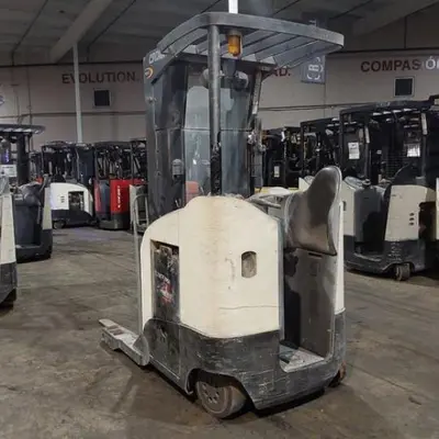 USED 2016 CROWN RR5725-45