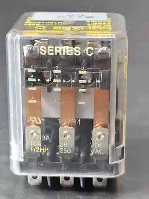 Square D KU13P14V20 Relay only with socket NR82 loc4C19