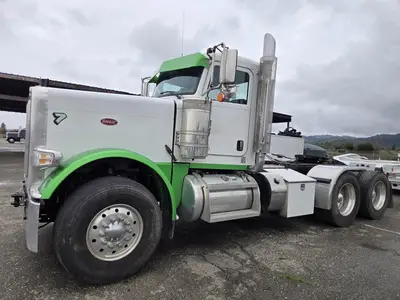 USED 2023 PETERBILT 389