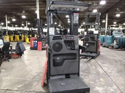 USED 2018 RAYMOND 560-OPC30TT