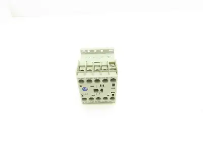 Allen Bradley 700-K31Z Relay 600V 10A 24VDC Coil Series B Lot of 12