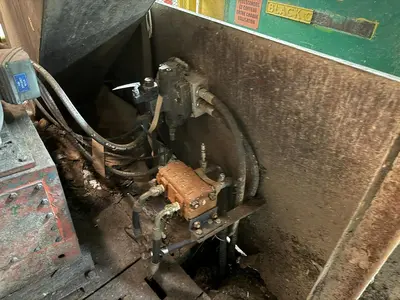USED BLACK CLAWSON ROLL SPLITTER