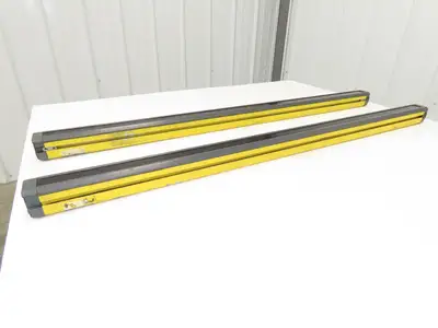 Leuze Safety Light Curtain Transmitter Receiver Set 1050mm - for Parts or Repair