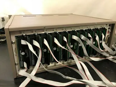 KEITHLEY 7002 SWITCH SYSTEM WITH 10 KEITHLEY 7012-2 4X10 MATRIX CARDS