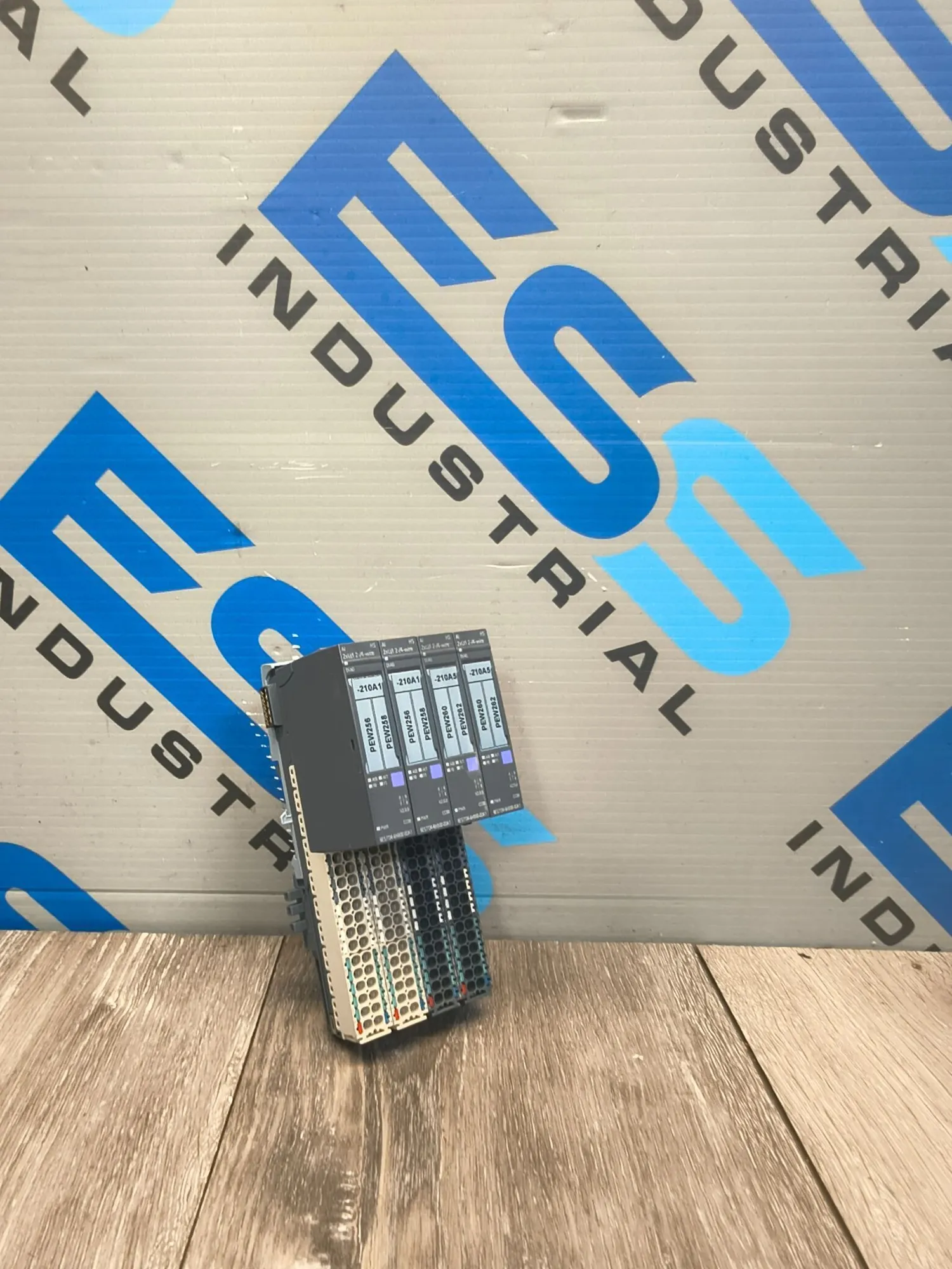 Used SIEMENS 6ES7 134-6HB00-0DA1 Programmable Logic Controllers South Carolina US | ESS Industrial Equipment Sales #1300113