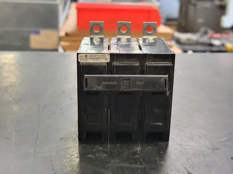 Used CHALLENGER CBB320 Switchgears British Columbia CA | Lenmark #241712