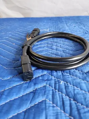 USED TRIPP LITE P005-006