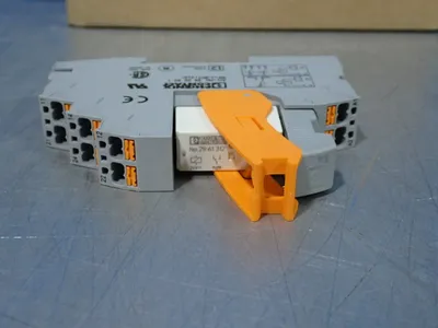 Used PHOENIX CONTACT RIF1BPT2X21 Relays & Switches Ohio US | HGR 24 #1006733