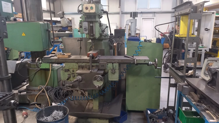 Used 1972 TOS FNK 25 Vertical Mills CZ | Amaron s.r.o. #1056773