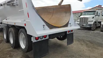 USED 2013 PETERBILT 386