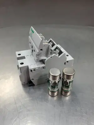 USED Littelfuse LFPSJ-ID Fuse Holder, 30A 600V, w/JTD3-1/2 Fuses