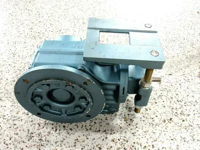 NEW SEW EURODRIVE KAF67AD2P GEAR REDUCER 35.62:1