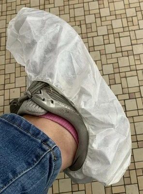Disposable Shoe Covers White (Large Lot 12 Of These Are Non Slip) Size ?