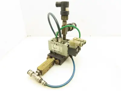 Numatics L22BA452B017G61 Solenoid Directional Control Valve 2 Position Lot of 2