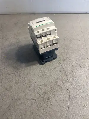 USED Schneider Electric Schneider Electric CAD32