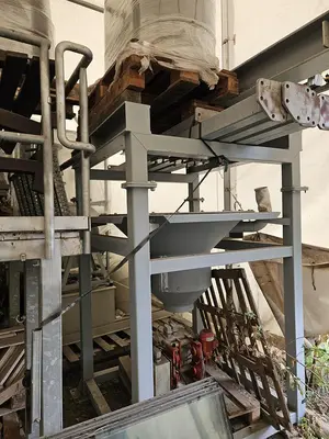 USED HOSOKAWA TWO-STAGE PLASTIC SHREDDING AND GRANULATION SYSTEM