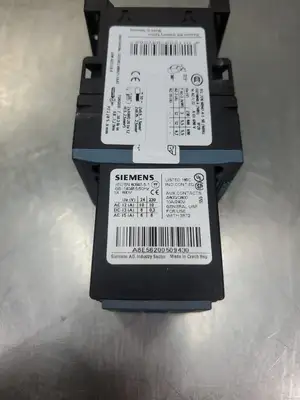 SIEMENS 3RT20171BB443MA0 Contactor w/A8E56200509430 Auxiliary Contactor. 4E4