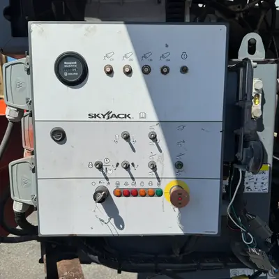 USED 2015 Skyjack SJ61T