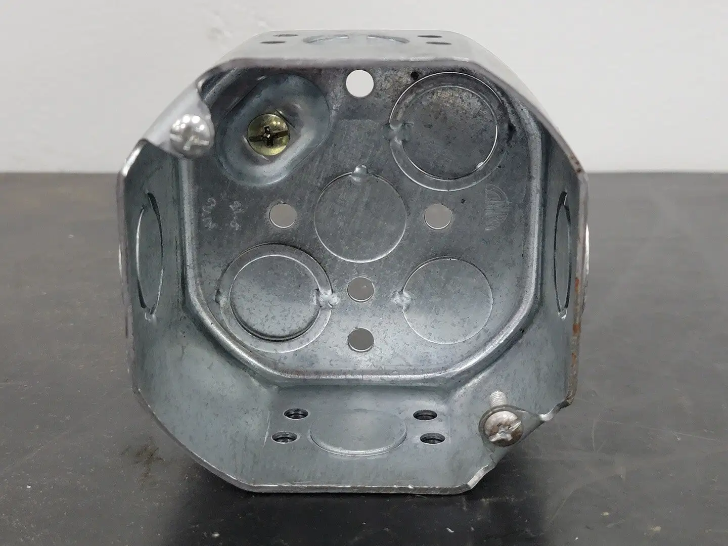 4" x 2-1/8" Electrical Octagonal Outlet Box 21.5 cu in