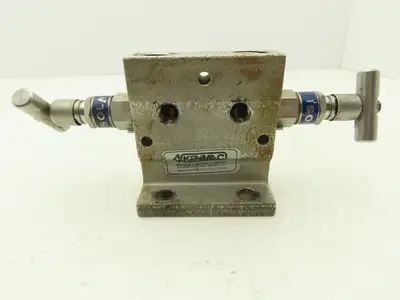 Kenmac MSTB4NCT 3 Valve Differential Pressure Manifold SS Ball Tip 1/2" NPT