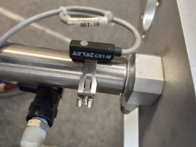 CUSTOM LABELING TOOL  WITH SENSOR & CYCLINDER