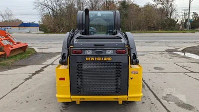 USED 2023 NEW HOLLAND L318