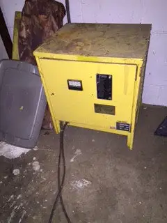 FORK LIFT CLARK 5000 pounds ELECTRIC